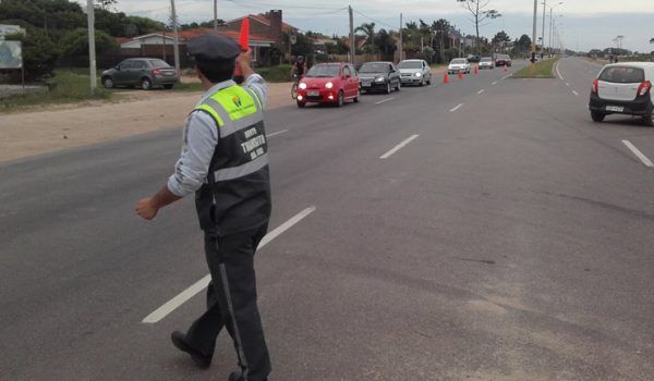 Dos inspectores de tránsito fueron agredidos por un conductor en Ciudad de la Costa