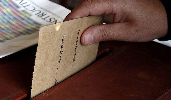 Encuesta: 64% apoya de allanamientos nocturnos; 41% a favor de reforma de seguridad social