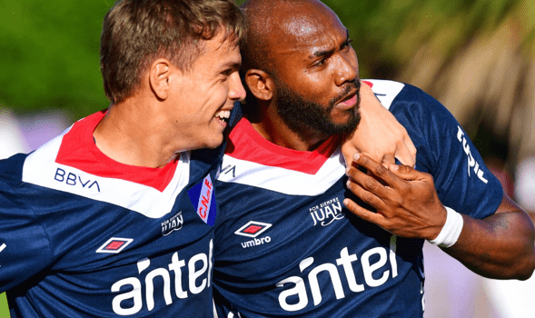 Nacional goleó 6-0 a Fénix en el Capurro